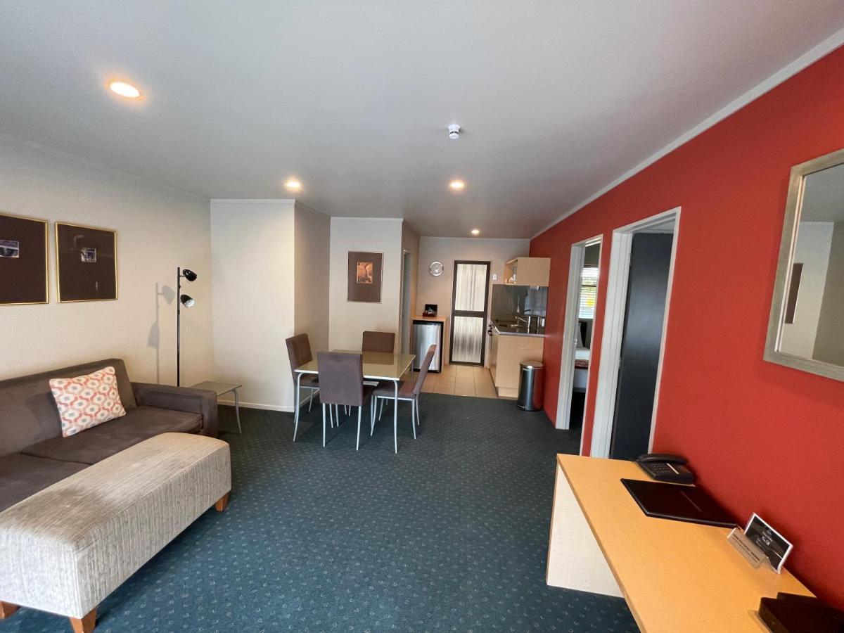 Bentleys Motor Inn Palmerston North Exterior photo