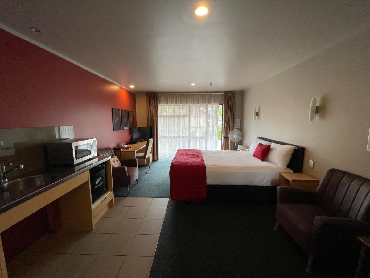 Bentleys Motor Inn Palmerston North Exterior photo