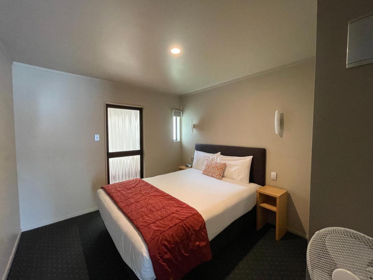 Bentleys Motor Inn Palmerston North Exterior photo