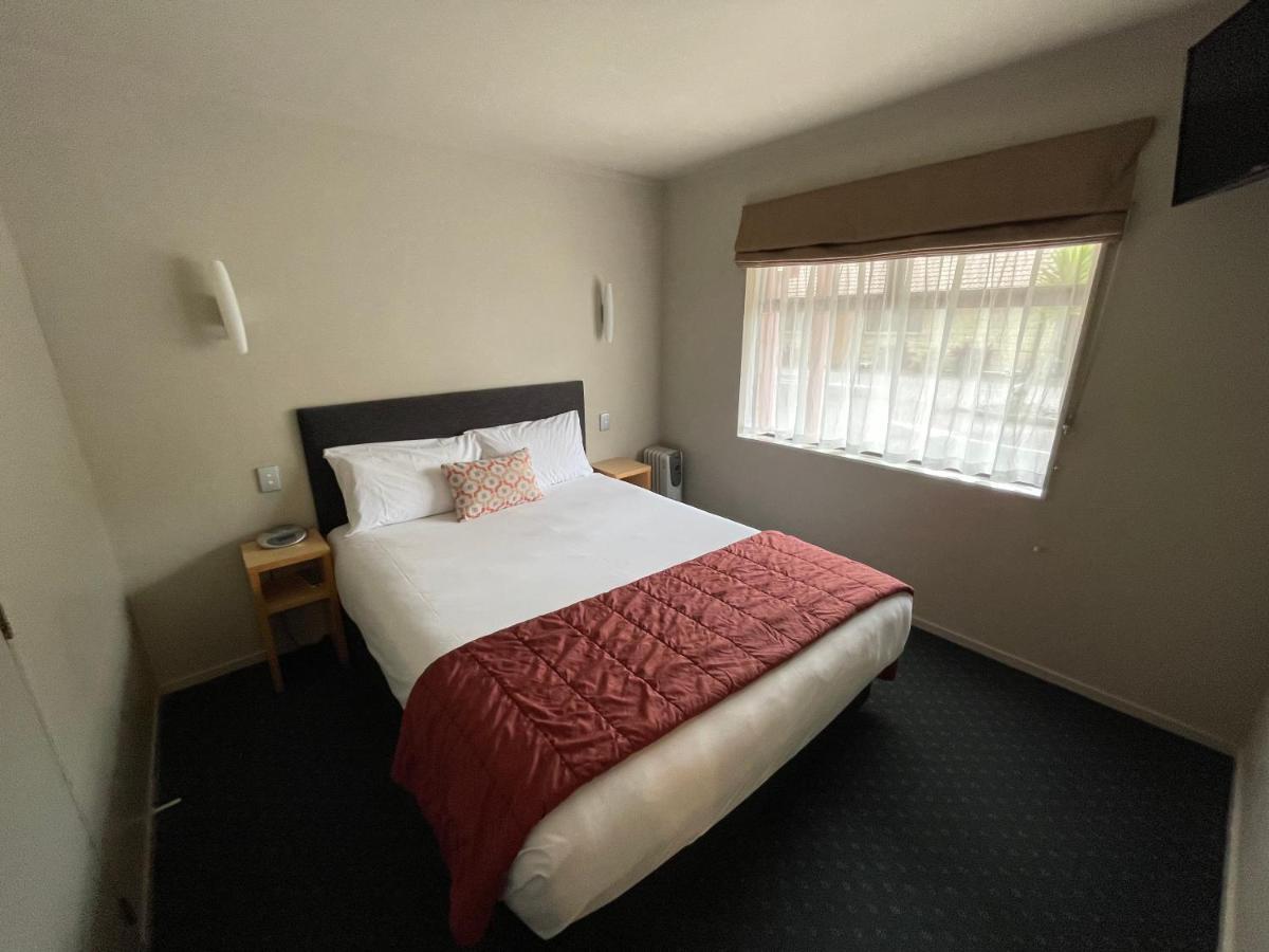 Bentleys Motor Inn Palmerston North Exterior photo
