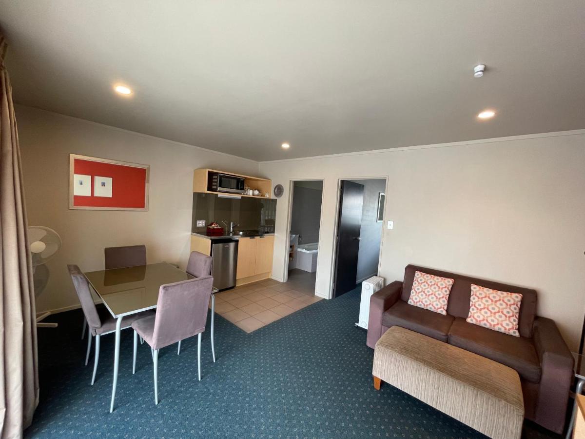 Bentleys Motor Inn Palmerston North Exterior photo