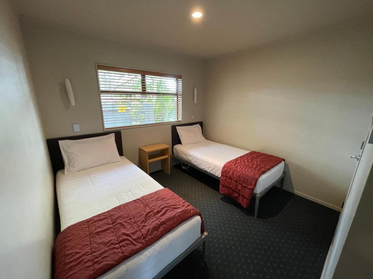Bentleys Motor Inn Palmerston North Exterior photo