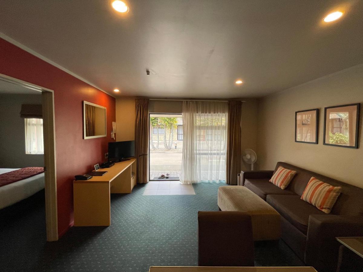 Bentleys Motor Inn Palmerston North Exterior photo