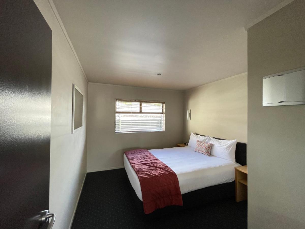 Bentleys Motor Inn Palmerston North Exterior photo