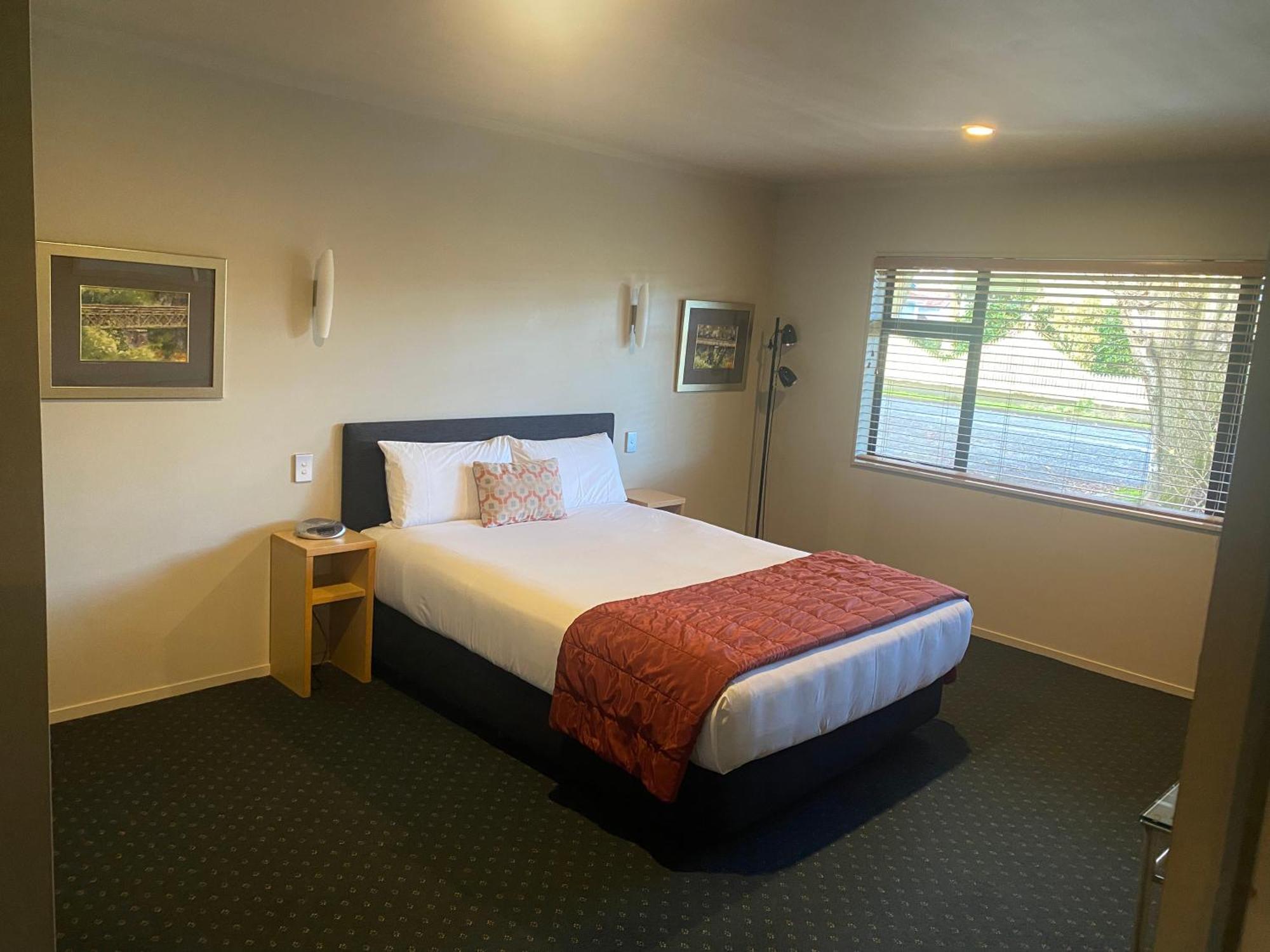 Bentleys Motor Inn Palmerston North Exterior photo