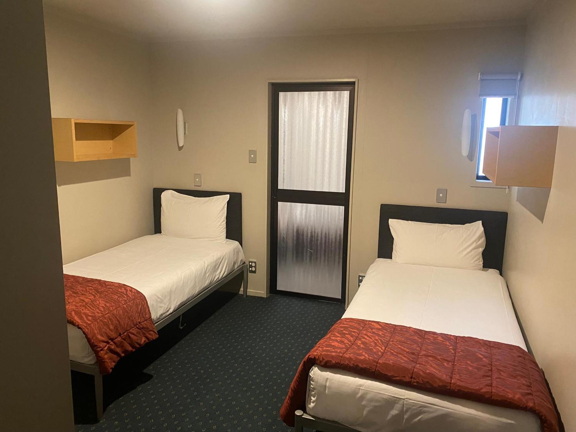 Bentleys Motor Inn Palmerston North Exterior photo