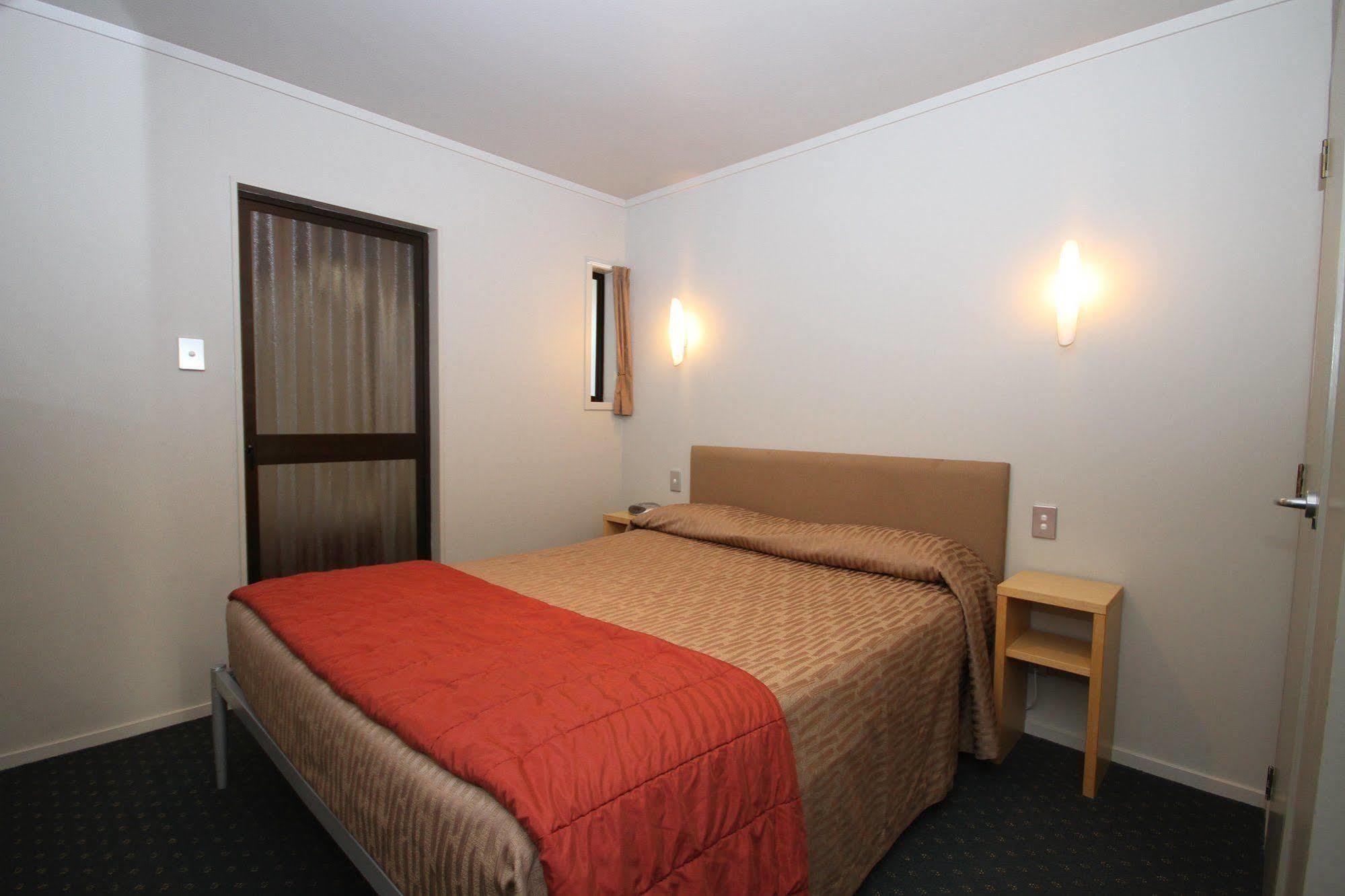 Bentleys Motor Inn Palmerston North Exterior photo