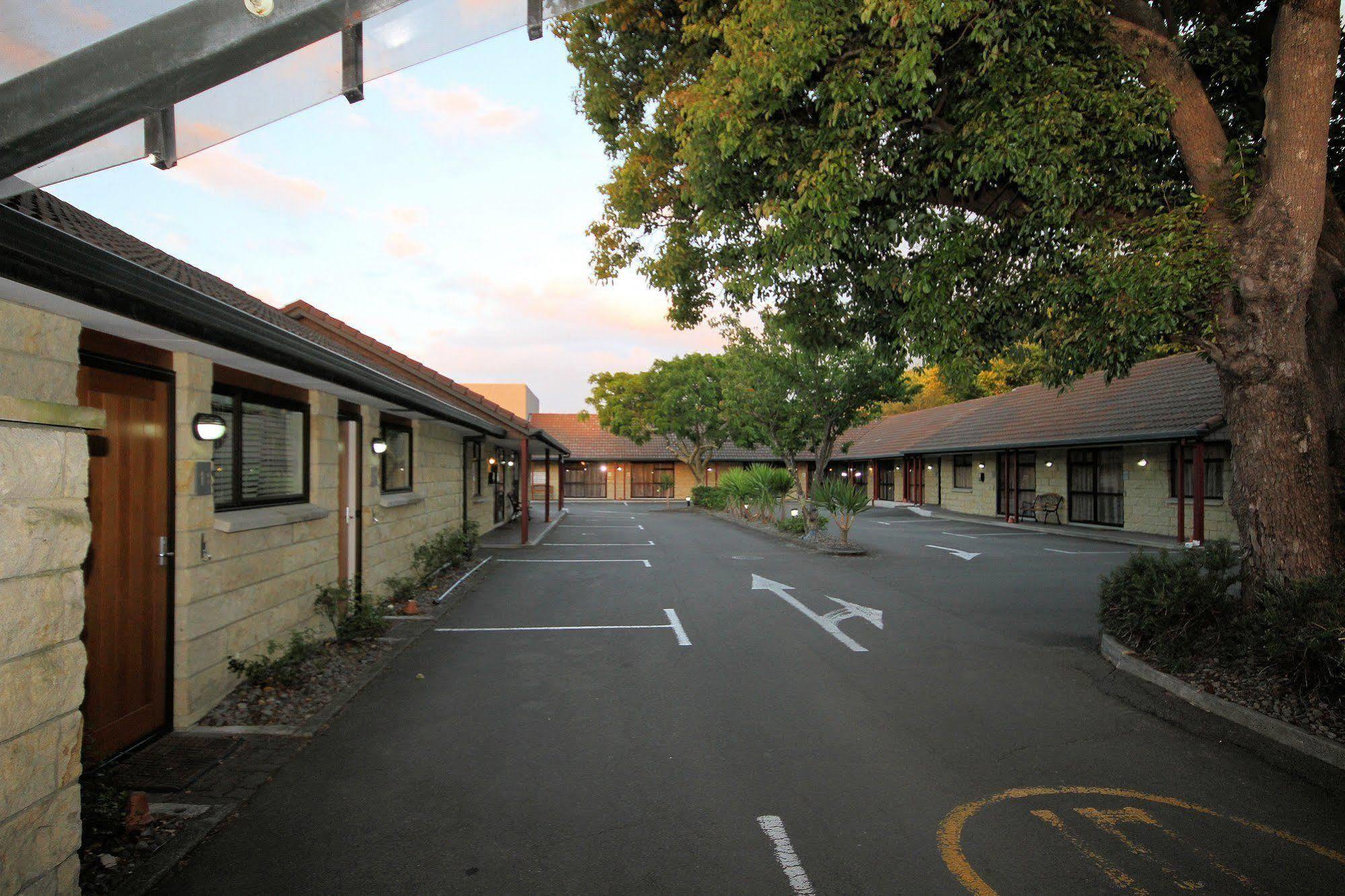 Bentleys Motor Inn Palmerston North Exterior photo